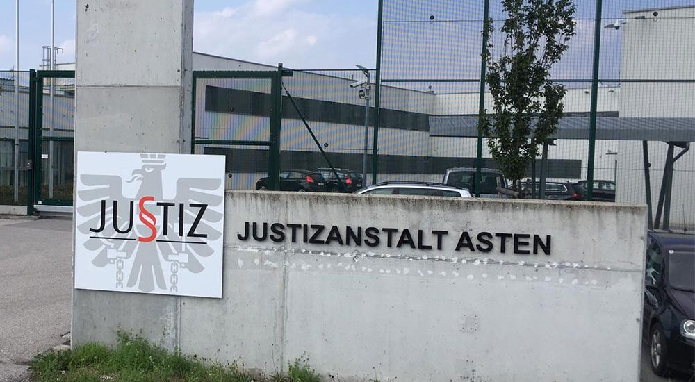 Was passiert da eigentlich in der Justizanstalt Asten?